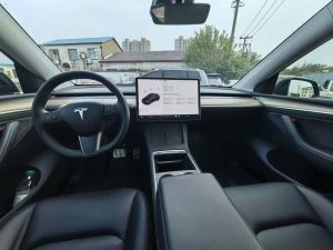 A 2021 black Tesla Model Y with low mileage (330,00 miles), in excellent condition, ready for export overseas at any time.