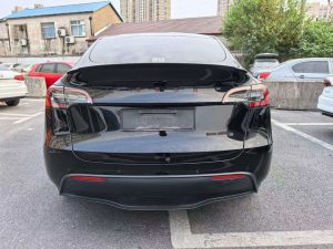 A 2021 black Tesla Model Y with low mileage (330,00 miles), in excellent condition, ready for export overseas at any time.
