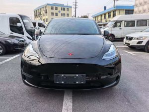A 2021 black Tesla Model Y with low mileage (330,00 miles), in excellent condition, ready for export overseas at any time.