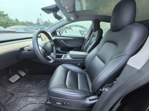 A 2021 black Tesla Model Y with low mileage (330,00 miles), in excellent condition, ready for export overseas at any time.