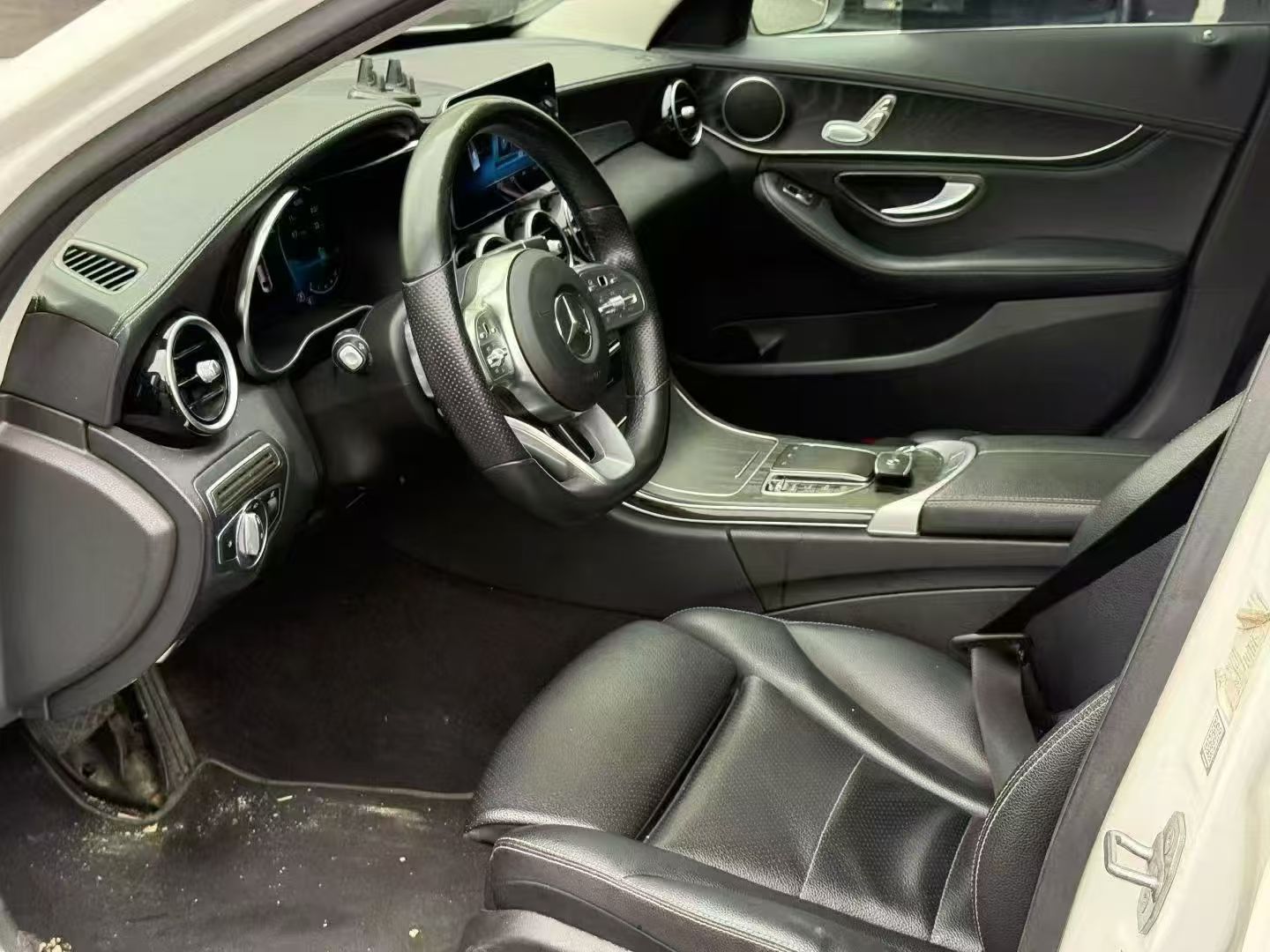 Heated and adjustable leather seats in the Mercedes C200L, ensuring first-class comfort for owners and drivers.